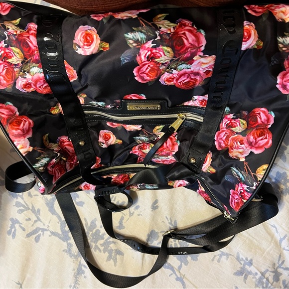 Juicy Couture Handbags - JUICY COUTURE to go bag